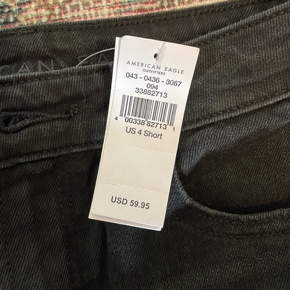 AE mom jeans size 4 short. NWT. - Picture 2 of 3